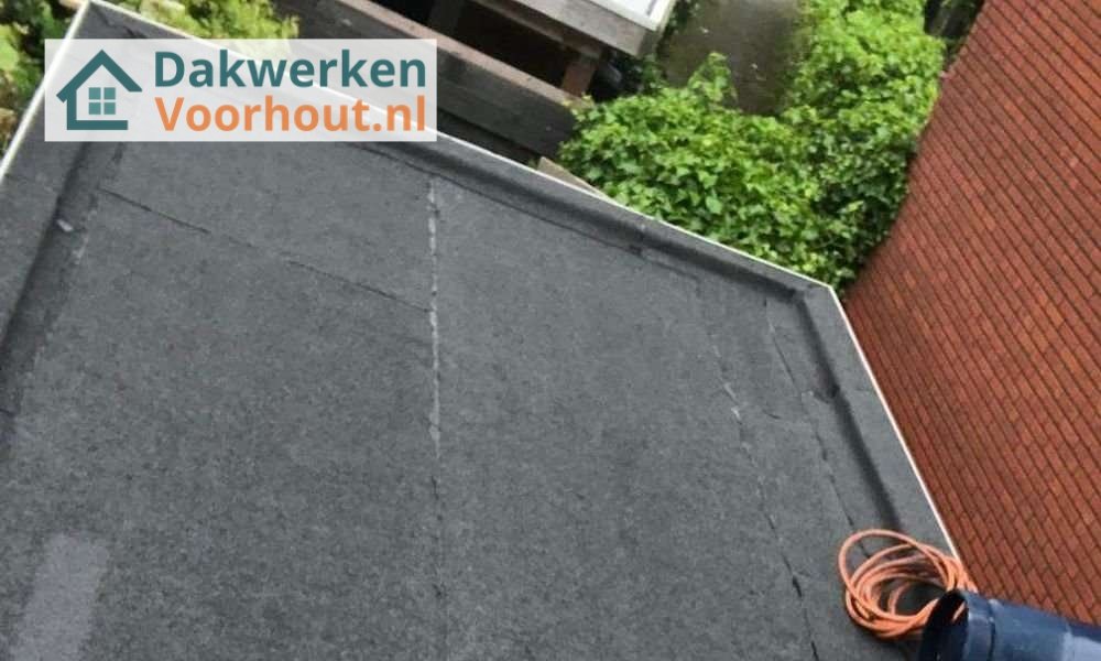 Wat kost een plat dak herstellen in Voorhout?